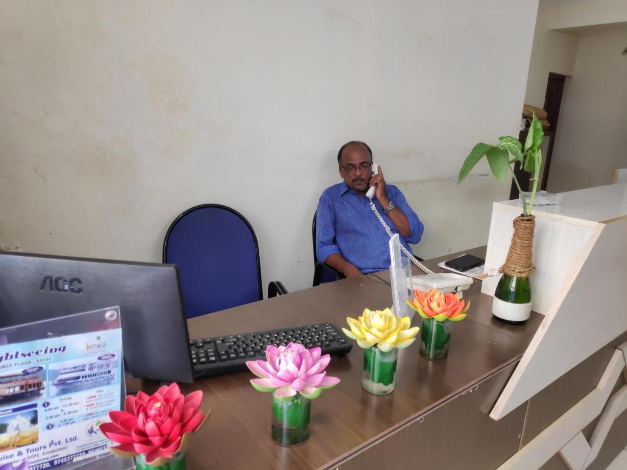 Hotel Silver Space Kochi Ngoại thất bức ảnh