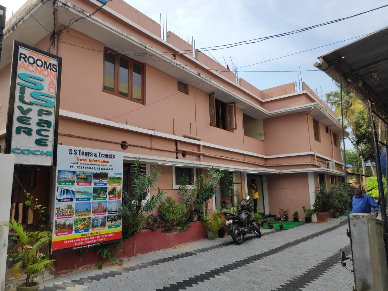 Hotel Silver Space Kochi Ngoại thất bức ảnh